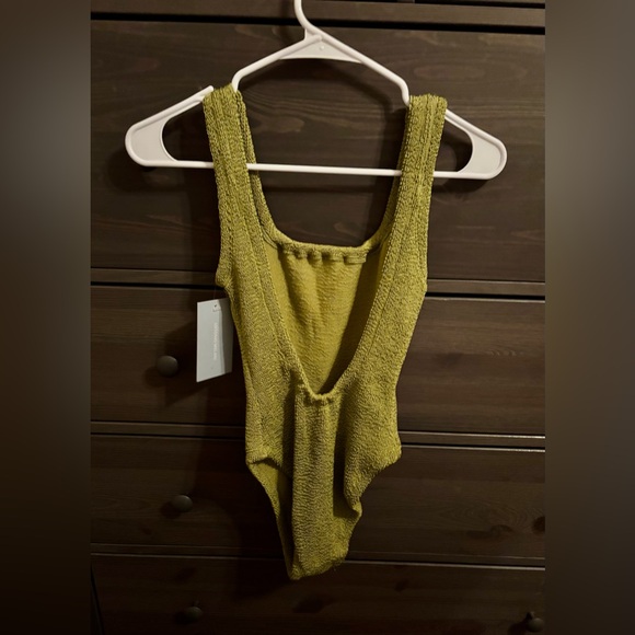 NWT Antonio Melani Crinkle Classic Square Neck Tank 1-Piece Swimsuit in Avocado - Picture 4 of 5